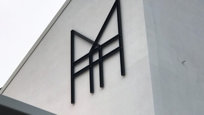 ARTS - Mahara-M-on-building