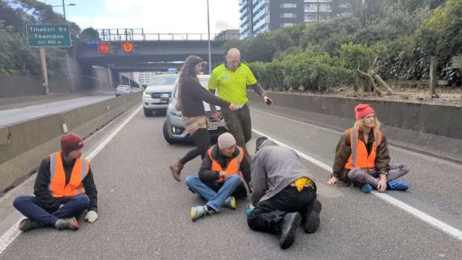 TRANS - Motorway protest