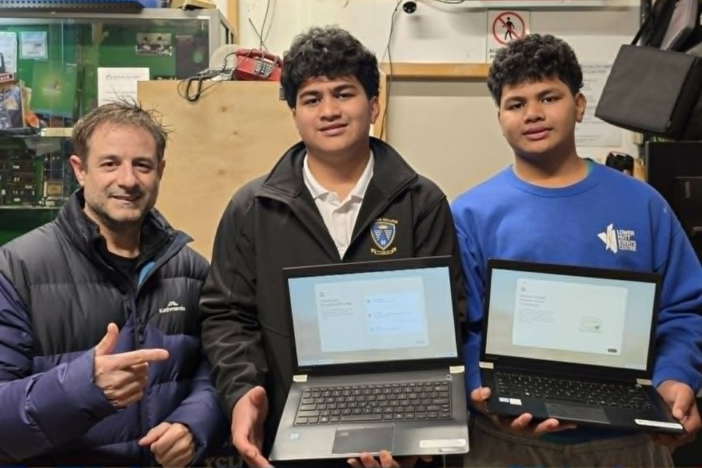 Daniel Talbot from Wellington Severe Weather Reports with Porirua College students who received donated laptops to support their education.